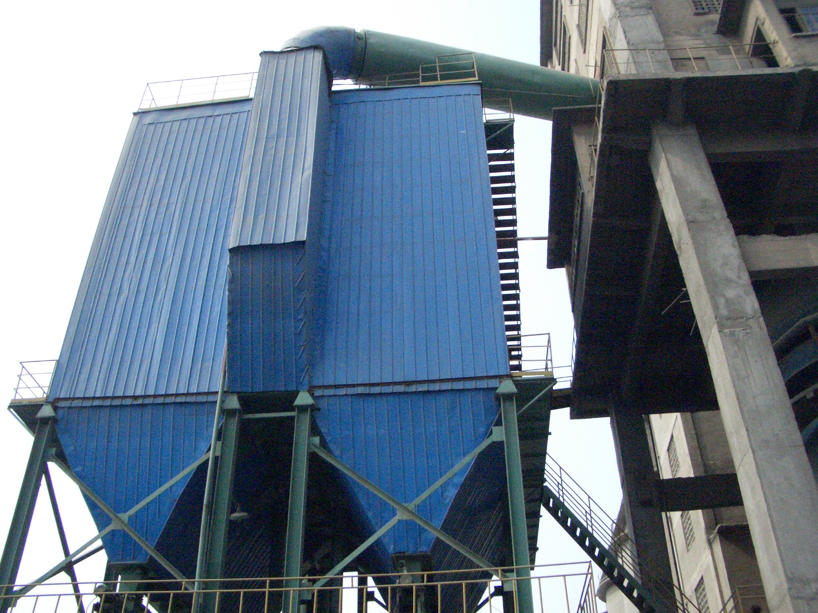 白灰窯除塵器為什么要選擇袋式的？優(yōu)勢及原理